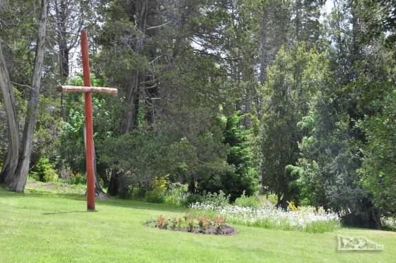 Jardim da igreja de Villa Traful, no Parque Nacional Nahuel Huapi, na Argentina